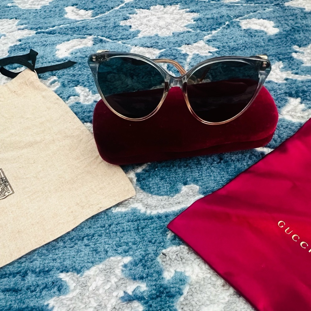 AUTHENTIC Gucci cat eye sunglasses with small gg logo.